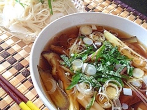 野菜とキノコたっぷり夏バテしらずもぐもぐそうめん♪